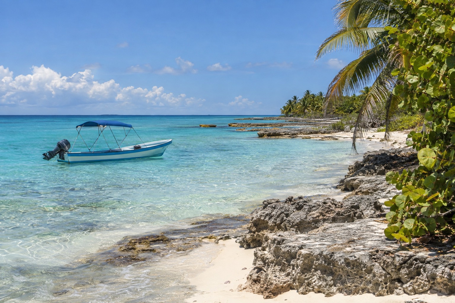 Turquoise water and a small boat off the west coast of Cozumel