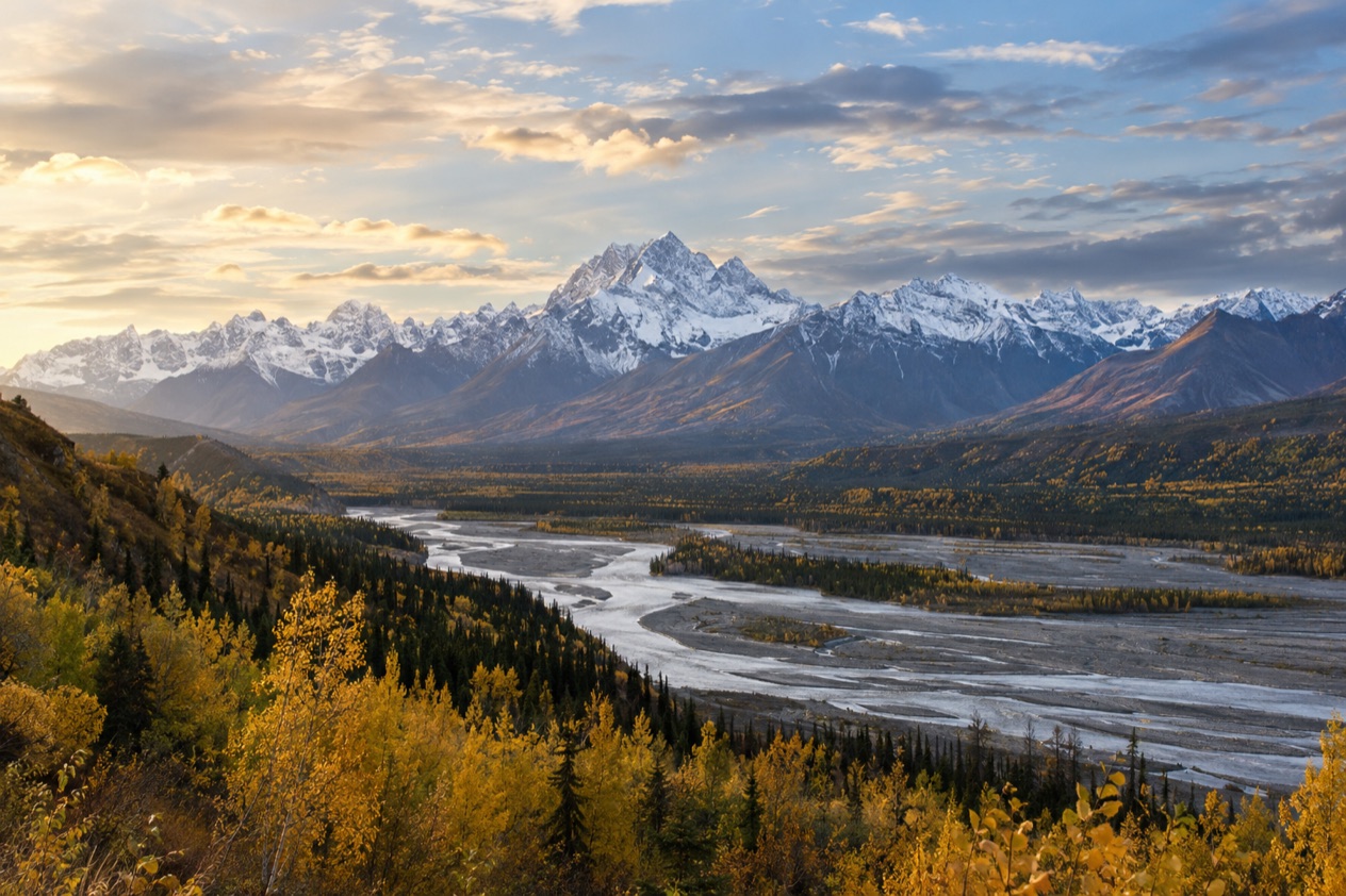 The mountains and valleys of Alaska in fall