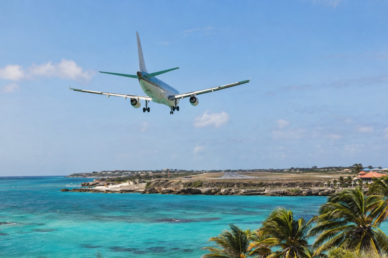 A plane landing in Aruba