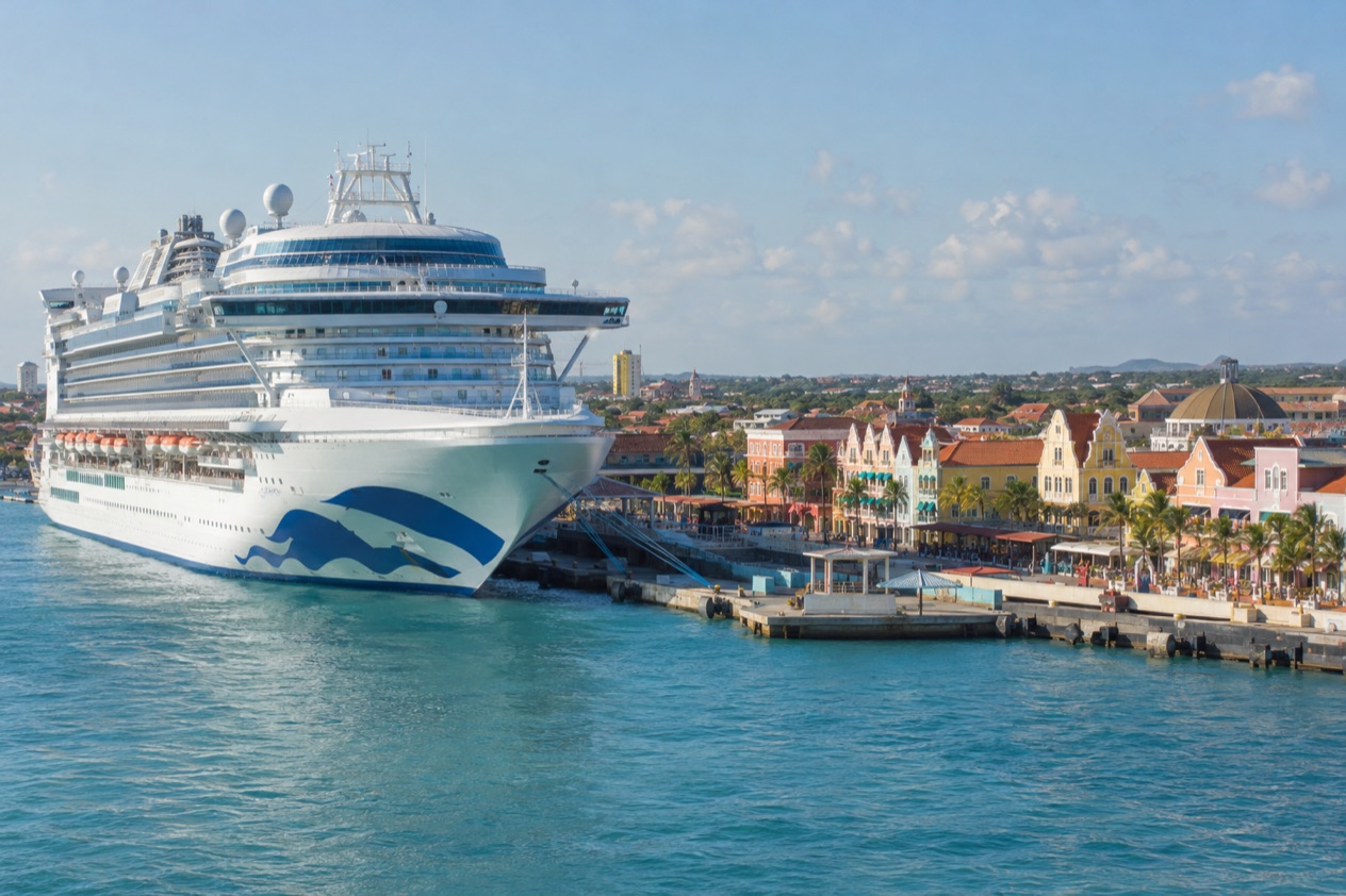 A cruise ship at Oranjestad