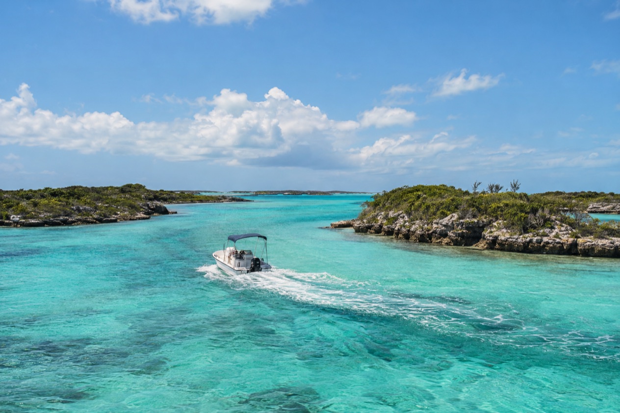 A boat between cays