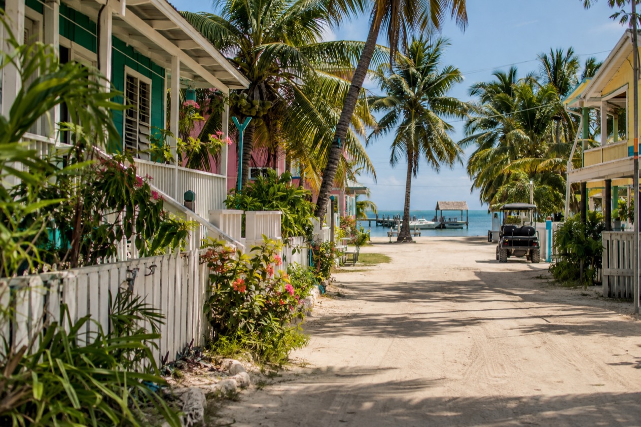 A sandy lane on Caye Caulker