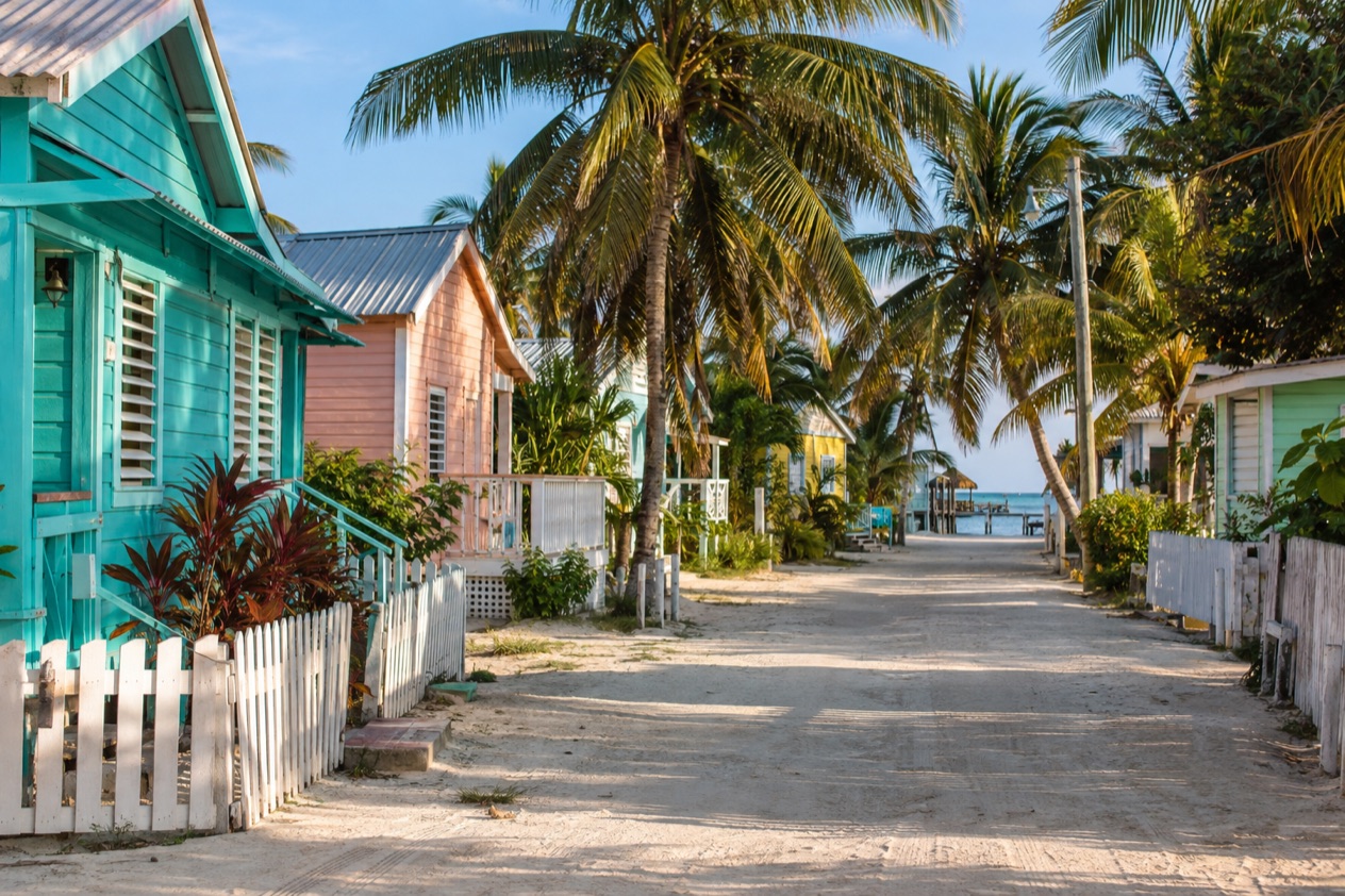 A sandy lane on Caye Caulker