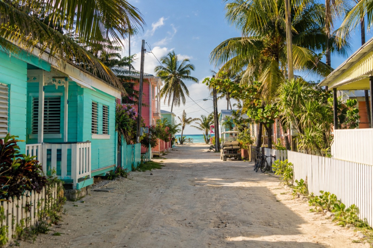 A sandy lane on Caye Caulker