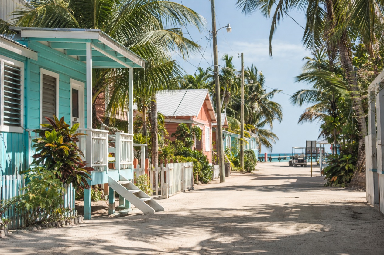 A sandy lane on Caye Caulker