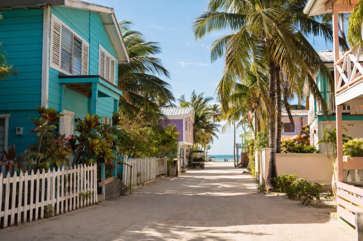 A sandy lane on Caye Caulker
