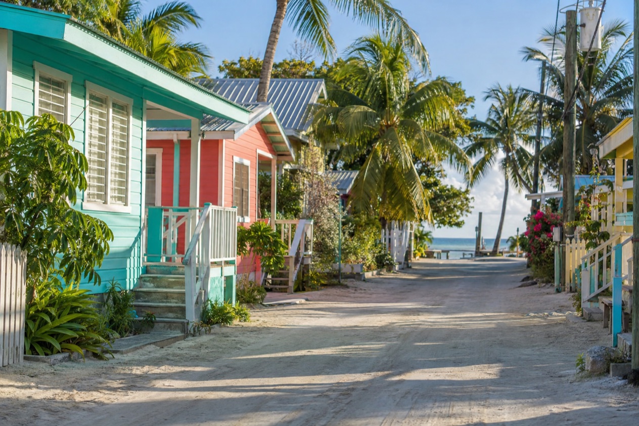 A sandy lane on Caye Caulker