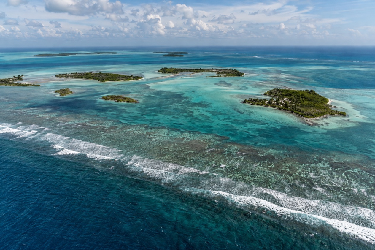 Cayes in a lagoon