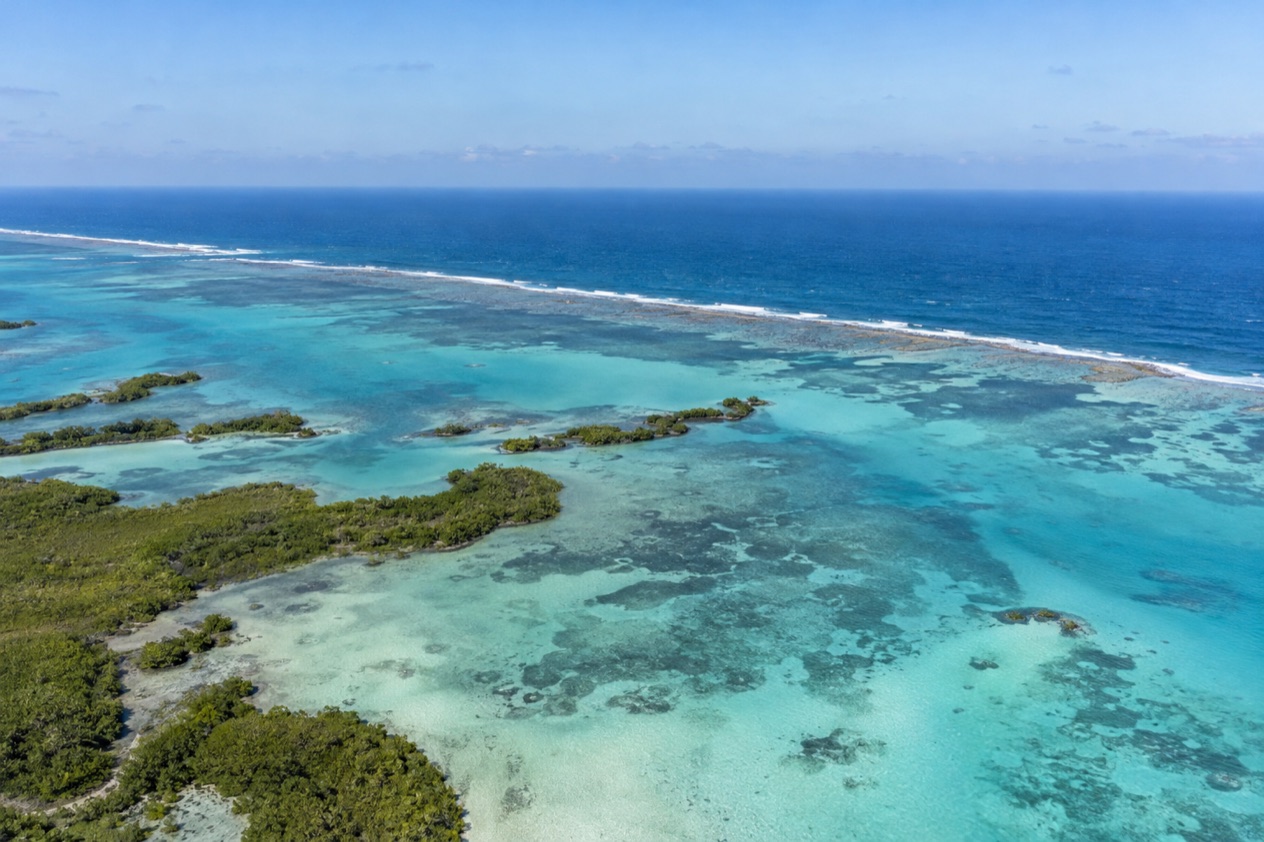 The barrier reef and cayes of Belize in the dry season