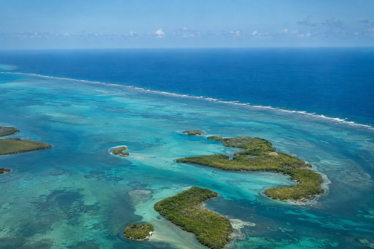 The barrier reef and cayes of Belize in the dry season