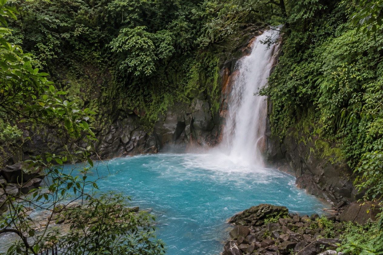 The turquoise water of Rio Celeste