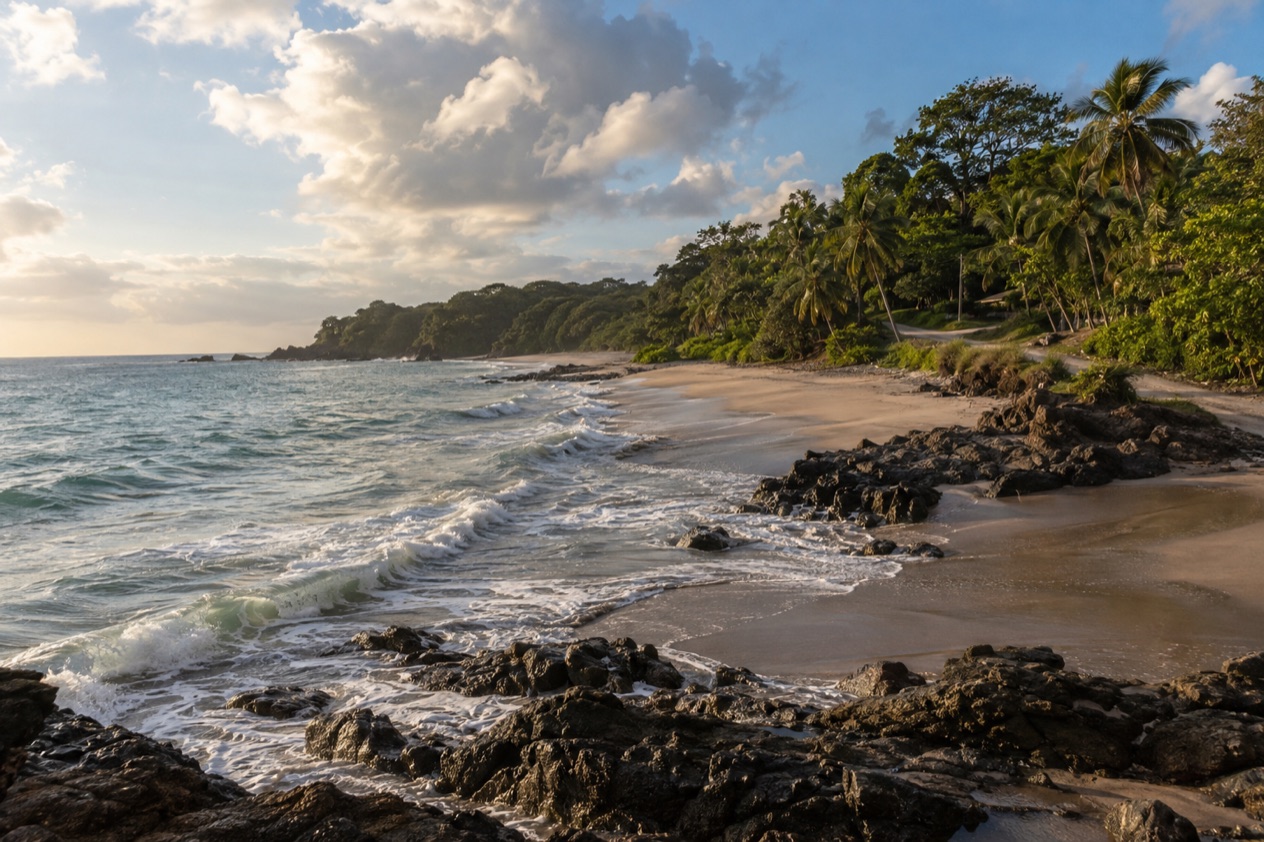 The beach at Santa Teresa in the green season