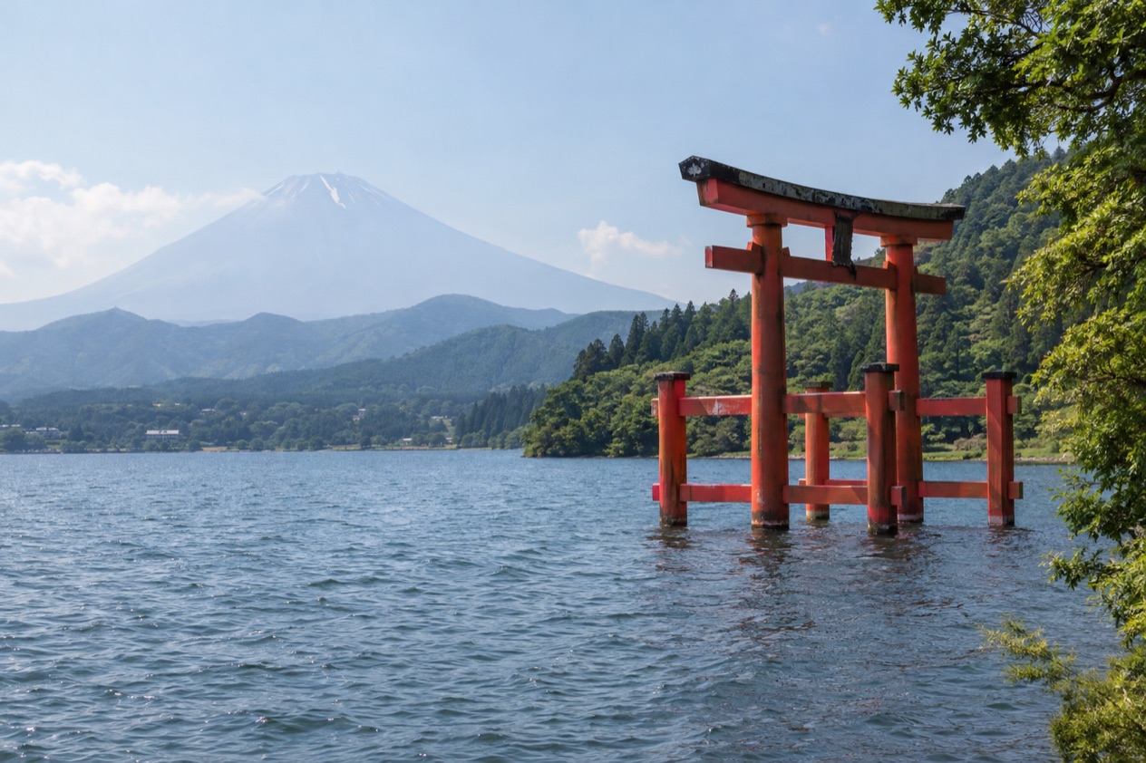 Lake Ashi in Hakone in summer