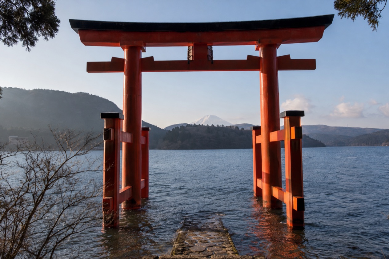 Lake Ashi in Hakone in winter