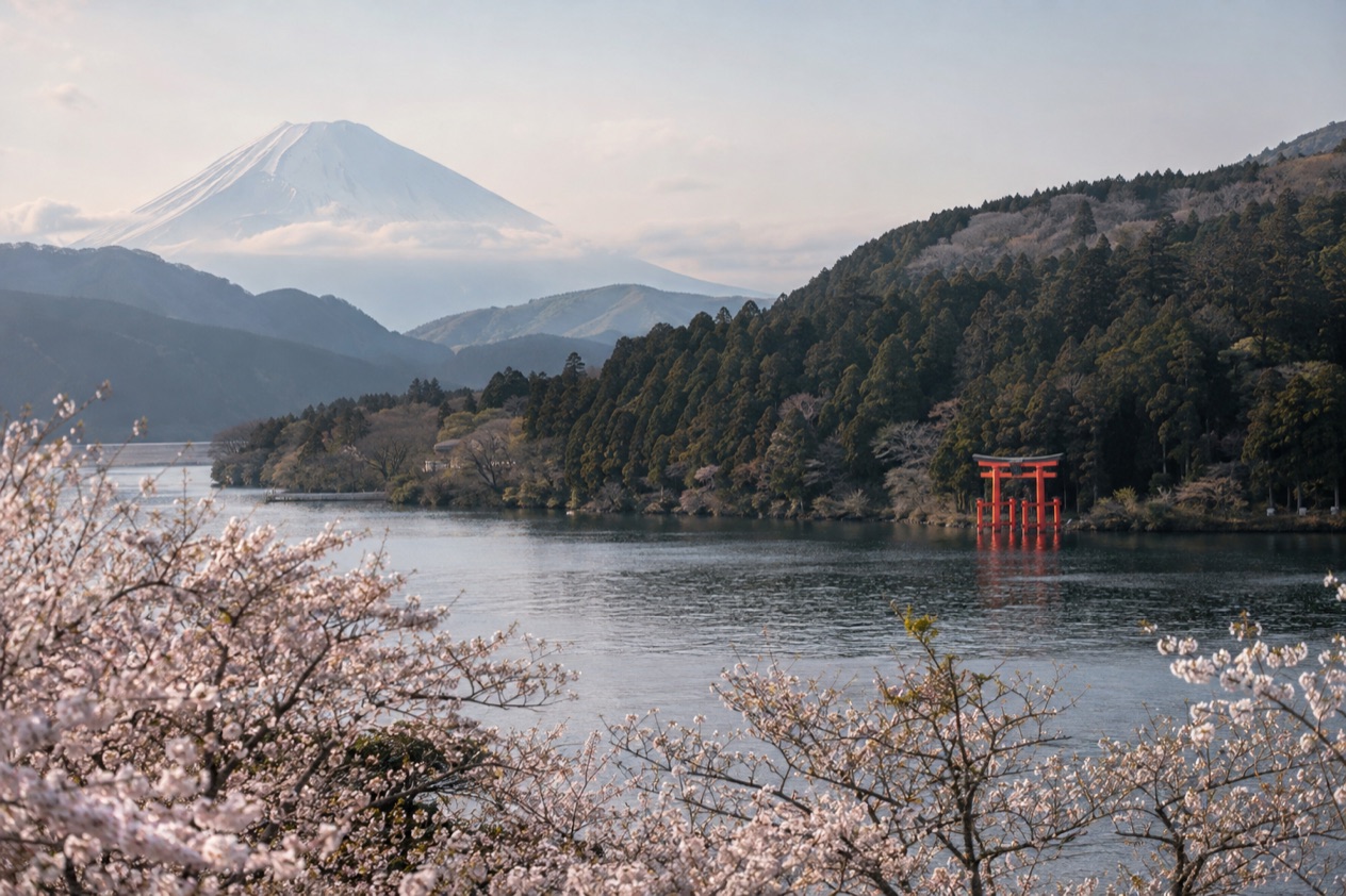 Lake Ashi in Hakone in the cherry blossom season