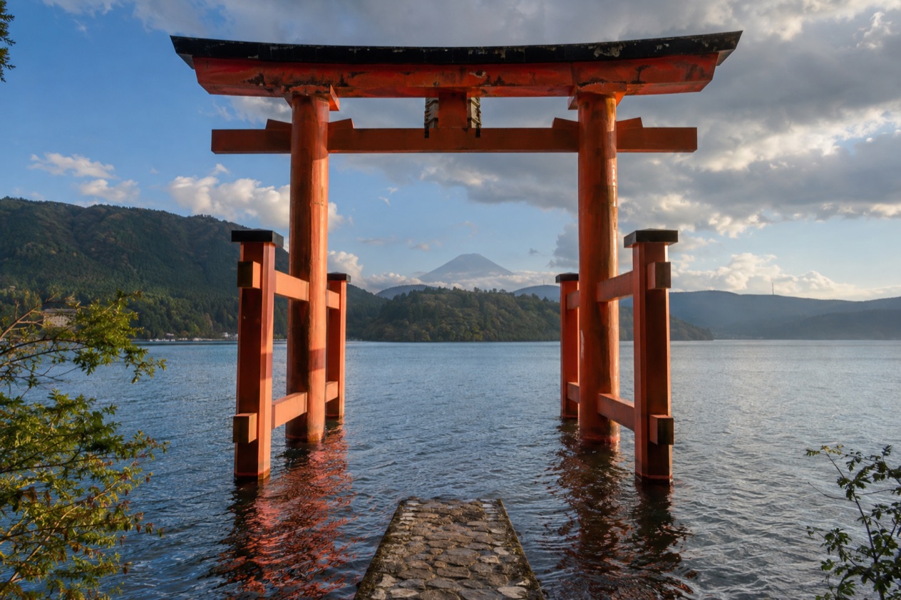 Lake Ashi in Hakone in early autumn