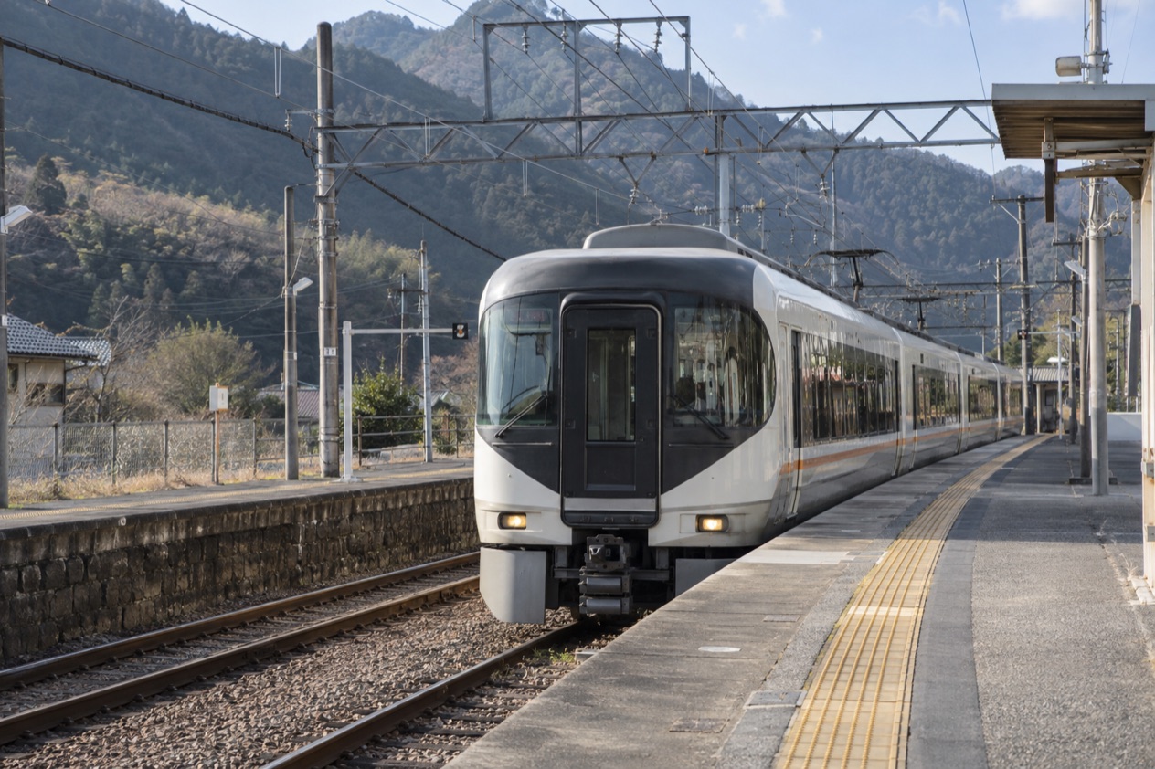 A train arriving at a station in Japan