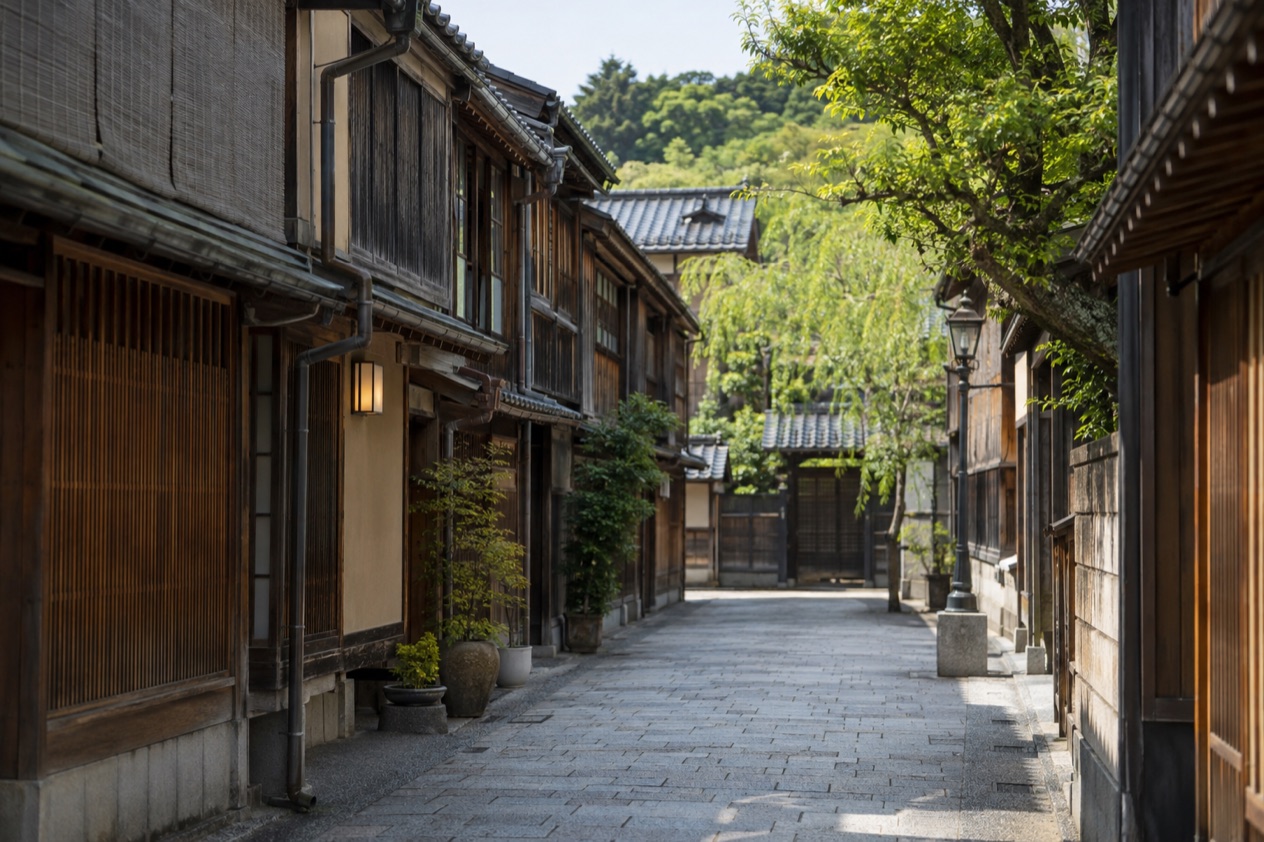The Higashi Chaya district in Kanazawa in spring