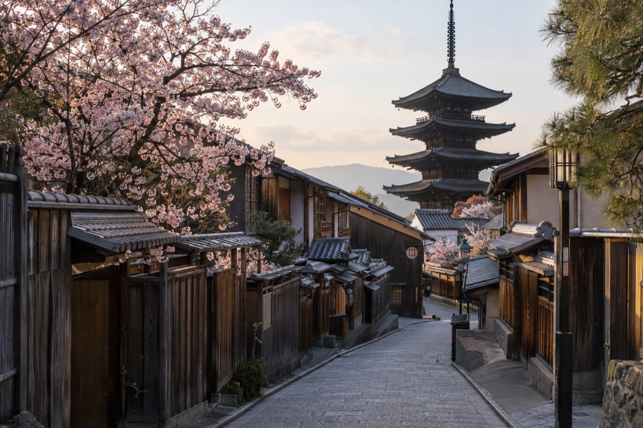 A street in Higashiyama, Kyoto in the cherry blossom season