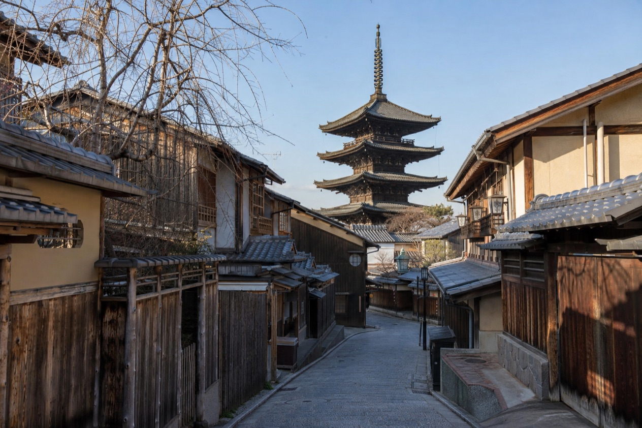 A street in Higashiyama, Kyoto in winter