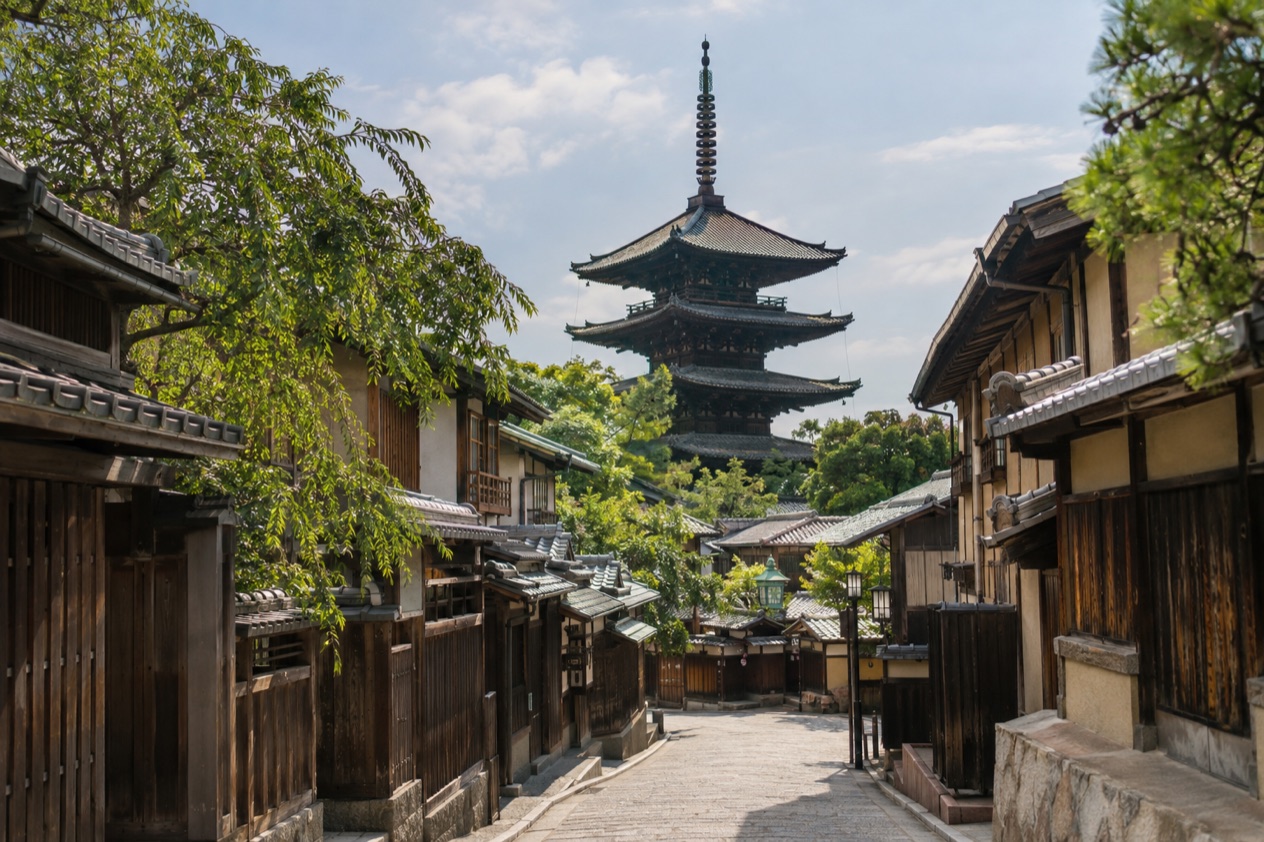 A street in Higashiyama, Kyoto in summer