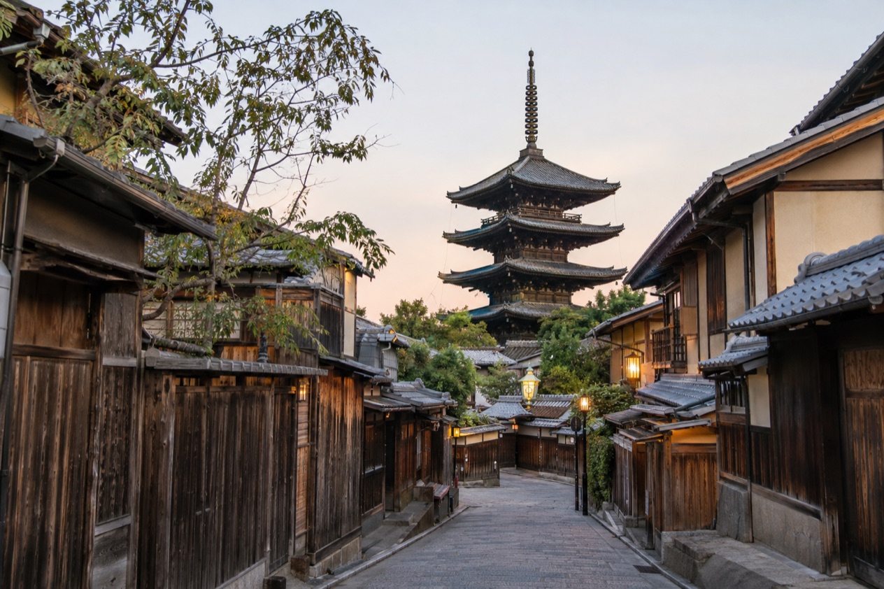 A street in Higashiyama, Kyoto