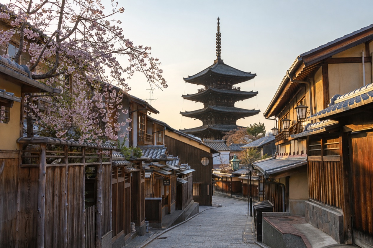 A street in Higashiyama, Kyoto