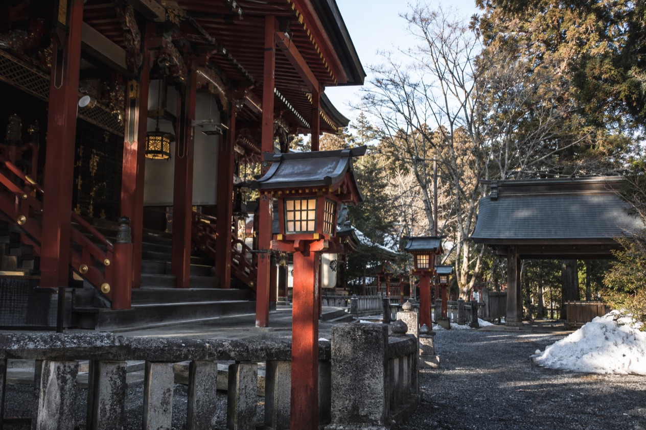 A shrine courtyard in late winter